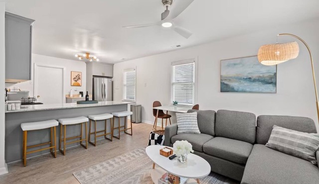 The Iverson: Cozy 2 Bdrm Home by the Beach