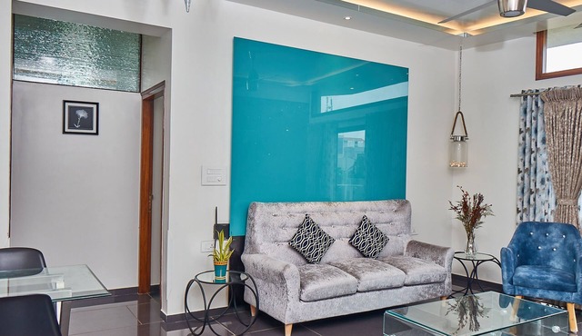 The Jazminn - Glass apartment