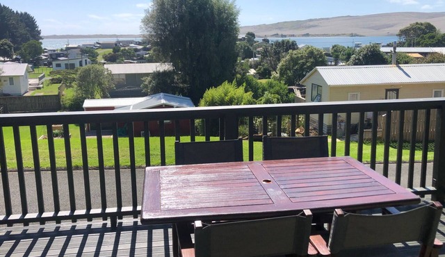 The Kakariki Cottage - Experience all that Aotea has to offer