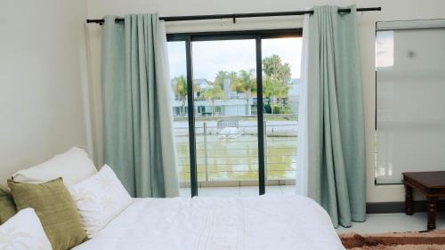The lake holiday home