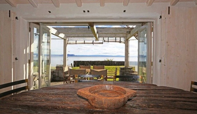 'The Lake House', Spacious Family Waterfront