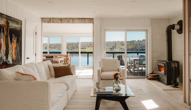 The Lake House with Kayaks and Bikes on the waterfront