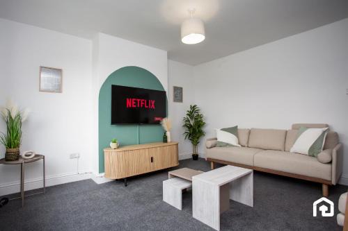The Lampton - Modern - Gibside - Smart Tv - WIFI