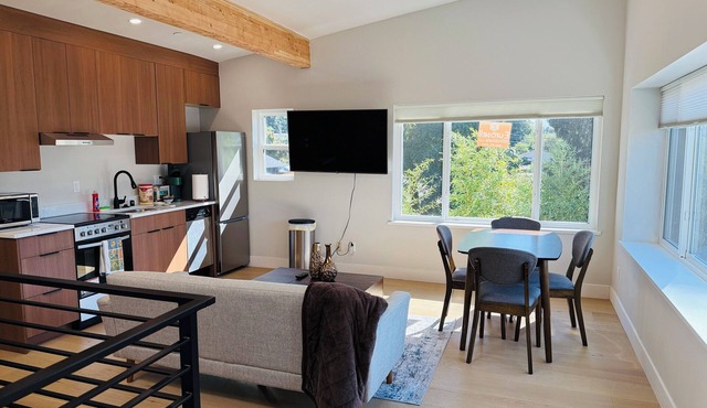 The Laylow Residence: 12 mins to SEA ✈️ and Downtown Seattle