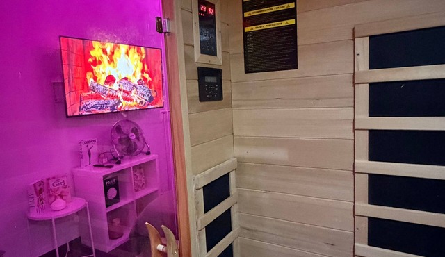 The Liege White Jacuzzi and Sauna Suite