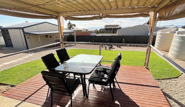 The Lighthouse - lovely 3 bedroom home- Sea glimpses from the back deck!