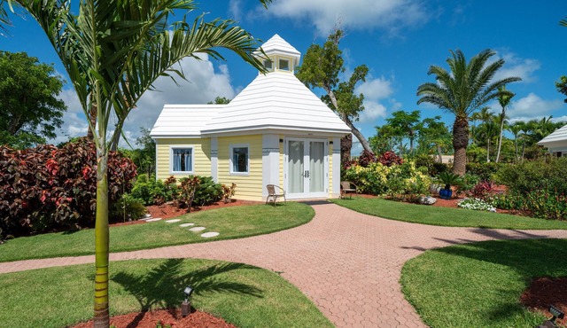 The Lighthouse; Private Villa within a Luxurious Estate near world-class fishing