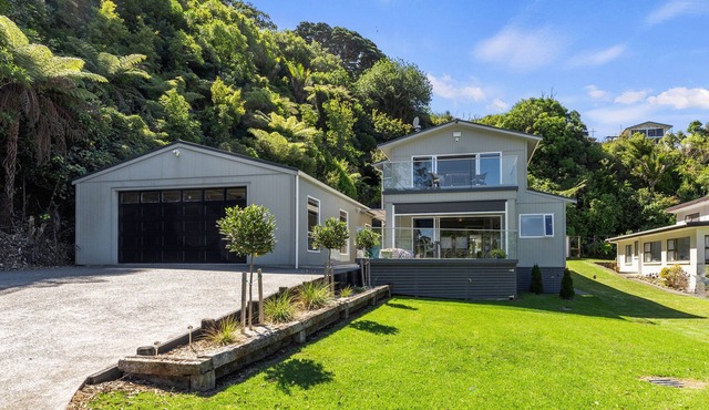 The Lighthouse - Te Mata Holiday Home