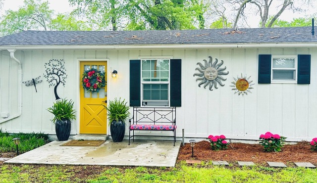 The lil Cottage @ Historic Usry House cozy 1 bed studio Guest Favorite