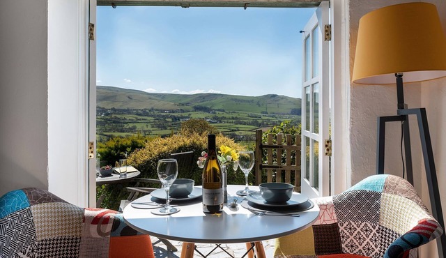 The Little Cottage - sleeps 2 guests in 1 bedroom