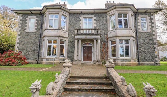 THE LLOYD GEORGE, family friendly in Bontnewydd, Gwynedd