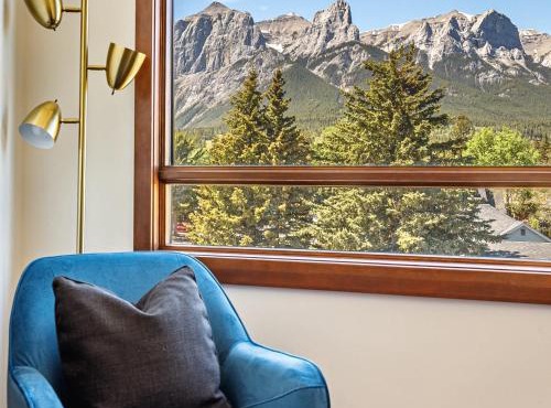 The Lookout Stylish Escape with Mountain Views