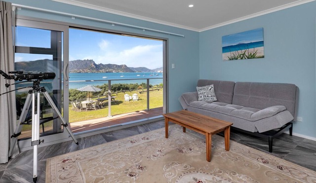 The Lookout Waterfront Apartment at Harbour Lights