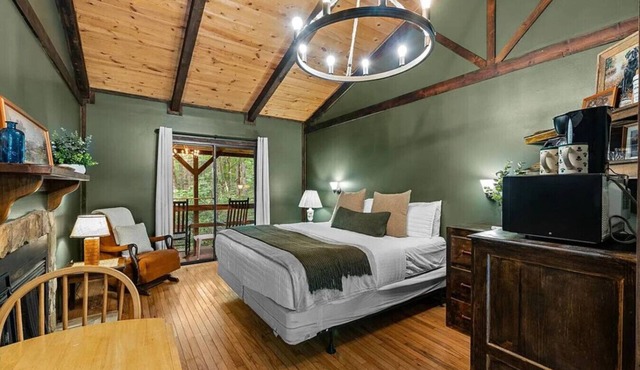 The Lost Compass - Suite #1 - Cozy Cabin Retreat
