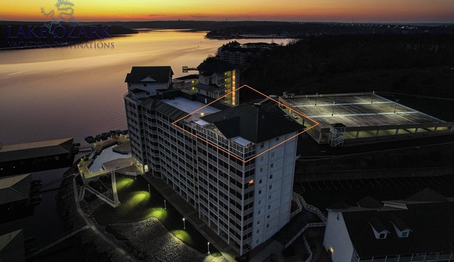 The Luxury High-Rise Lake Life! PENTHOUSE UNIT @ THE TOWERS: Indoor Pool, HotTub