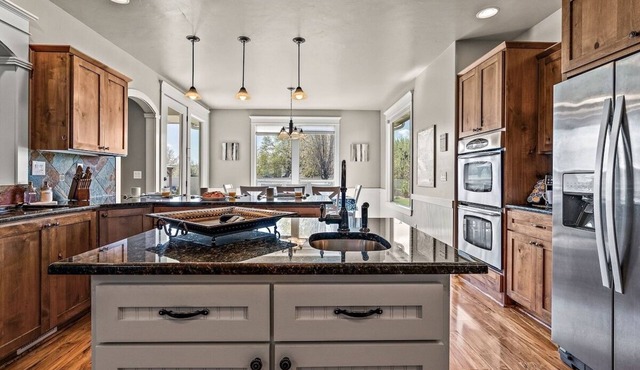 The Madrona - 5 Bedroom Family Getaway to Relax - Play - Gather