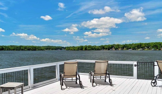 The Magnolia | Luxury, Comfort, and Lake Life – All in One Stunning Escape