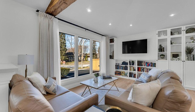 The Maple Tree: Luxury Family Home