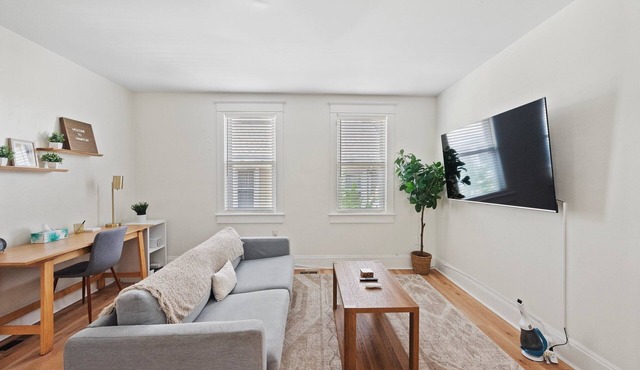 The Marilyn: Beautiful 2-Bdrm Home Near the Beach