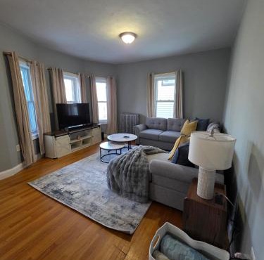 The Maverick Upstairs - NEW! - Lux Apartment - 2 Miles From Airport & Downtown Boston