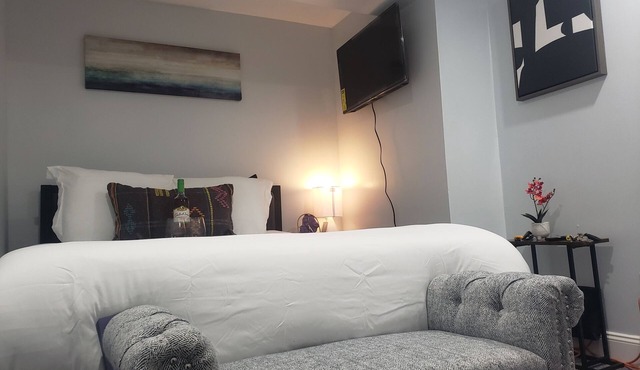The Micro-Suite at The Eden Park Inn *Tiny Apt