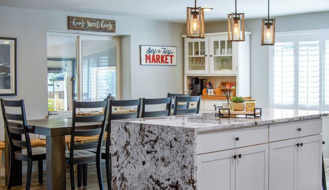 The Mile High Haven: An Entertainers Dream Home with Hot Tub + Perfect Location