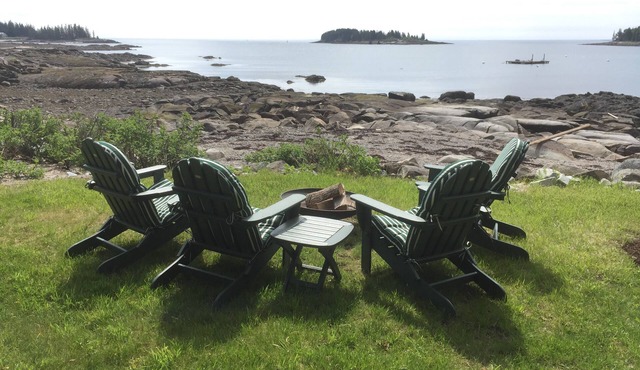 The Moonlight Cottage: At The Water's Edge With Beaches And Atlantic Views
