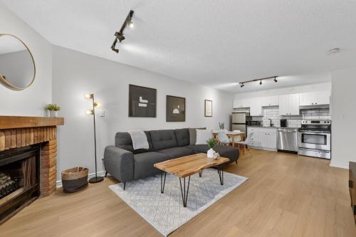 The Moose Lodge - Modern Condo in Collingwood