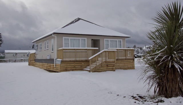The Mountain Pad - Rangataua Holiday Home