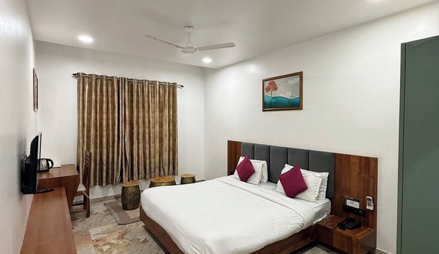 The Naklang Hotel & Restro