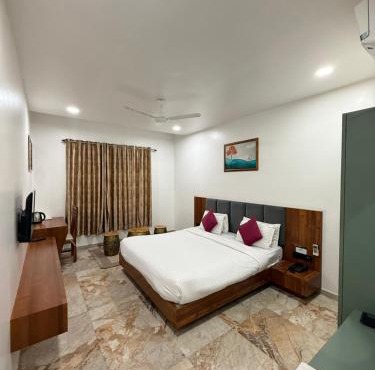 The Naklang Hotel & Restro