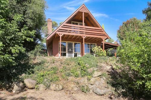 The Nest Rustic Lodge-Style Hideaway
