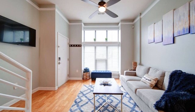 `The Nest`—South End—Rooftop Terrace—Light Rail!