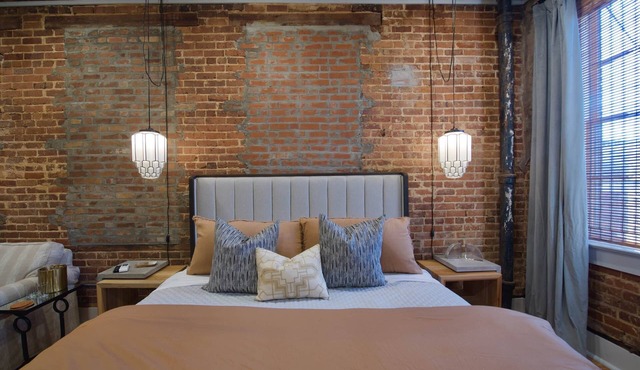 The New York Room- The Buzzard's Roost Inn
