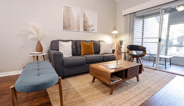 The Nomad at Gables - King Bed , Pool , Garage