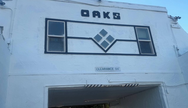 The Oaks Motel