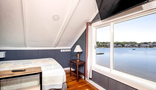 "The Ocean View ROOM" IN "The Flamingo social House"