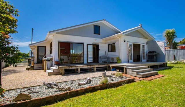 The Old Bakery - Collingwood Holiday Home