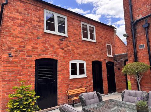 The Old Coach House - A beautifully renovated detached coach house in the centre of Astwood Bank