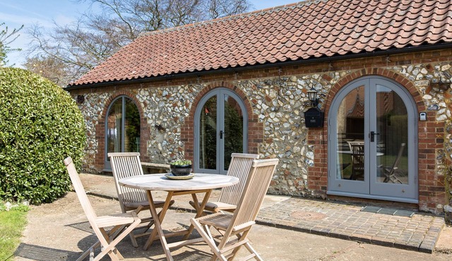 The Old Stables is a self contained detached 2 bedroom cottage.