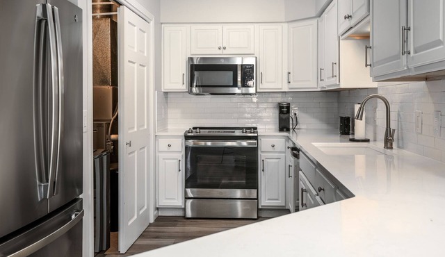 The Overbrook – Charming 2BR Pet-Friendly Condo in Lake Geneva