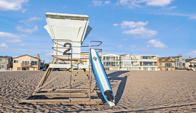 The Oxnard Oasis, Beachfront Bliss – Walk Straight Onto the Sand from Your Door!