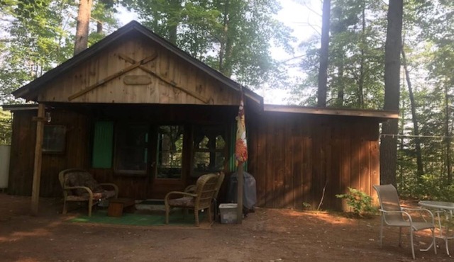 (The Pad) Rustic 2 bedroom cabin on Nichols Lake