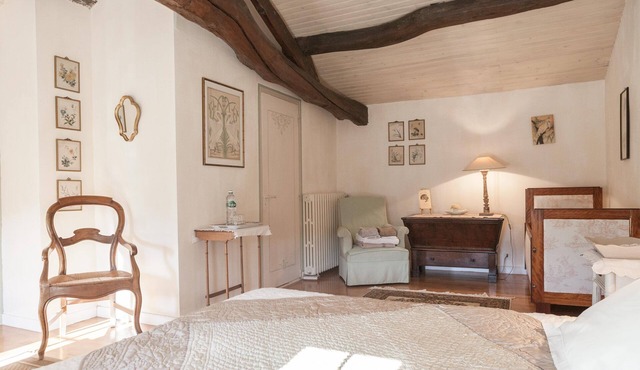 THE PAINTER'S REFUGE 6 BEDROOMS and 5 BATHROOMS near ST EMILION