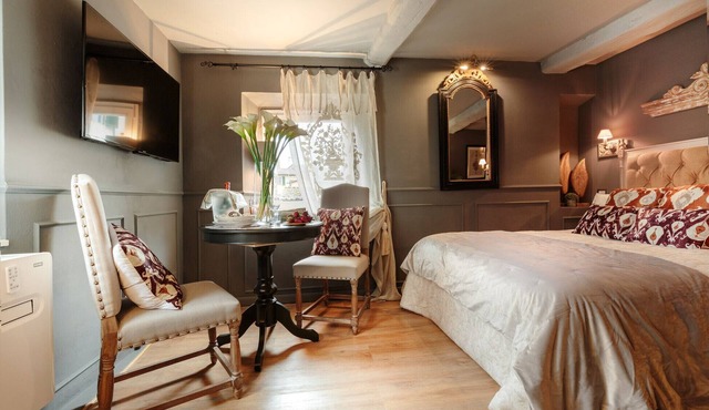 The Palatial Suite: Smart Luxury Home in Lucca