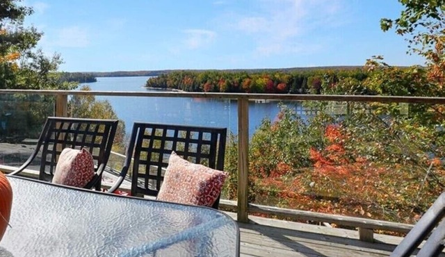 The Panorama: Peaceful 4 Bedroom, 2 Bath Cottage