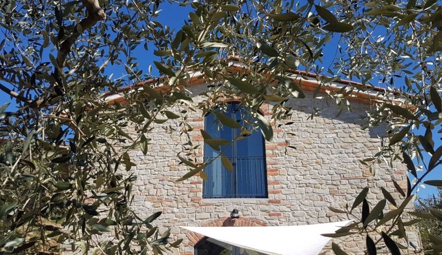 The panoramic barn in the Tuscan countryside