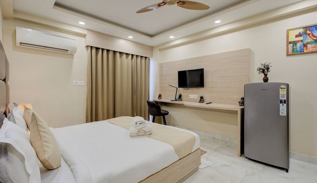 The Paras Studio Serviced Apartment with Balcony