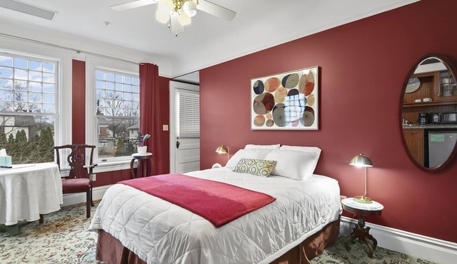 The Pasfield House - Historic Mansion: The Bitsy