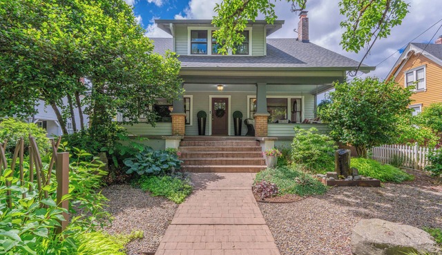 The Pearl of Newberg: A Luxury Craftman Home